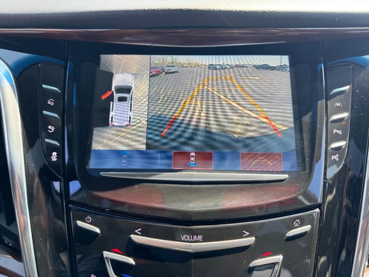 Cadillac Escalade ESV Vehicle Full-screen Gallery Image 26