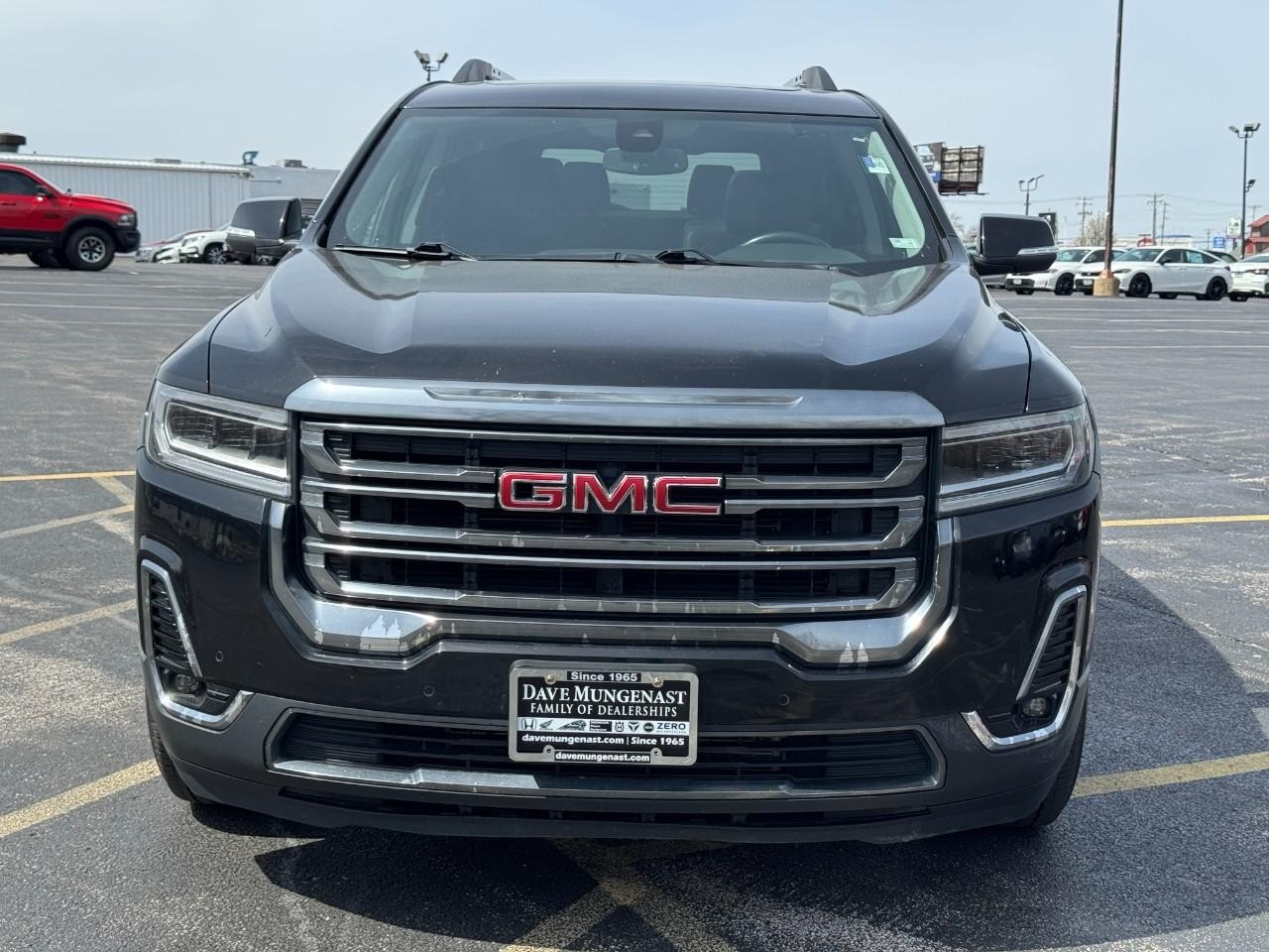 GMC Acadia Vehicle Full-screen Gallery Image 09