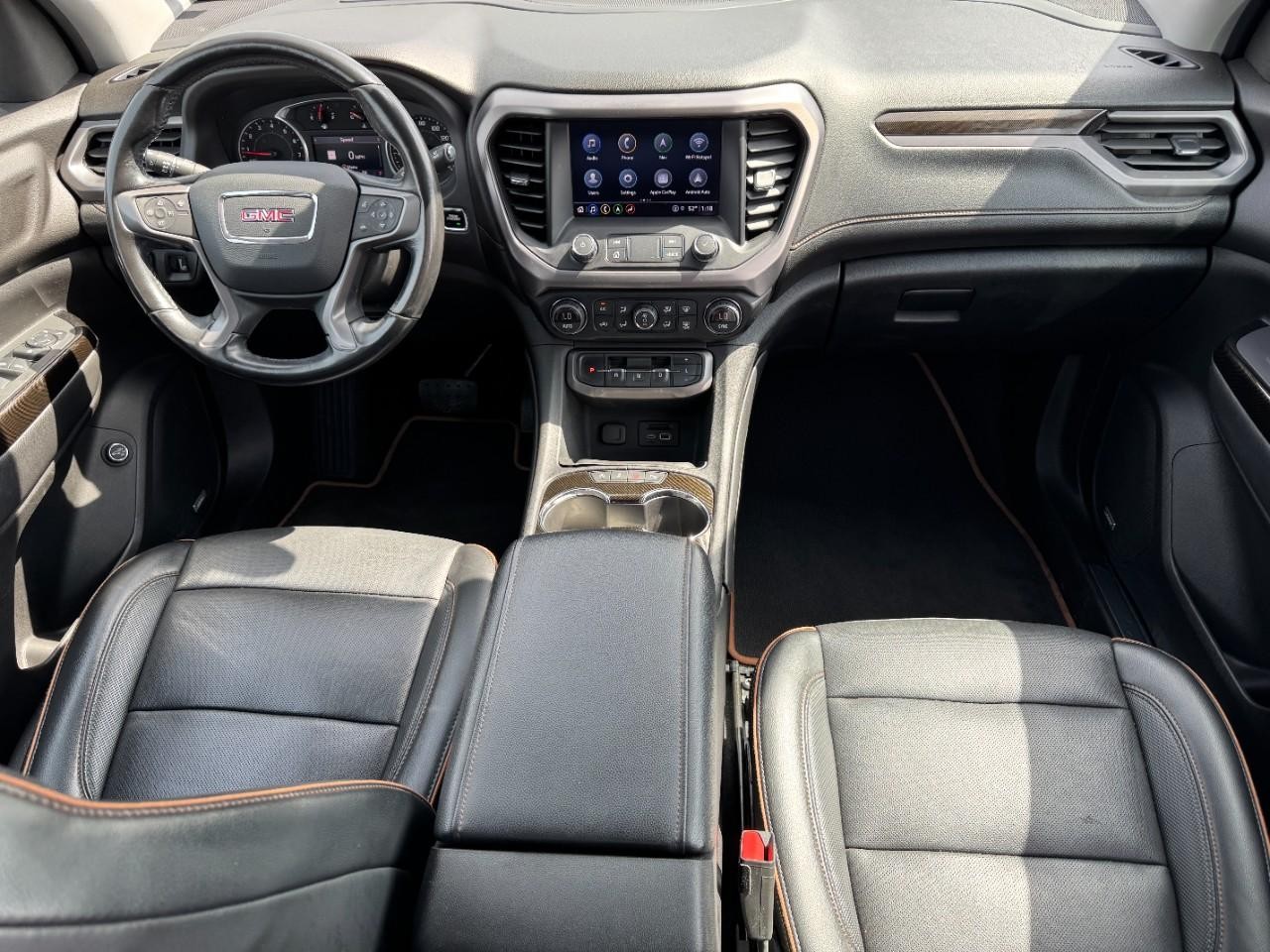 GMC Acadia Vehicle Full-screen Gallery Image 12