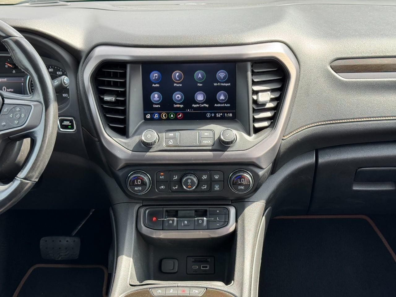 GMC Acadia Vehicle Full-screen Gallery Image 14