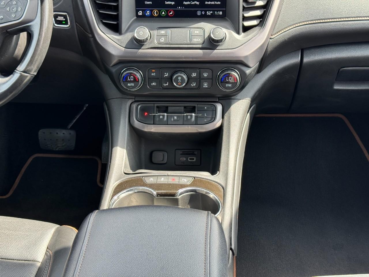 GMC Acadia Vehicle Full-screen Gallery Image 15