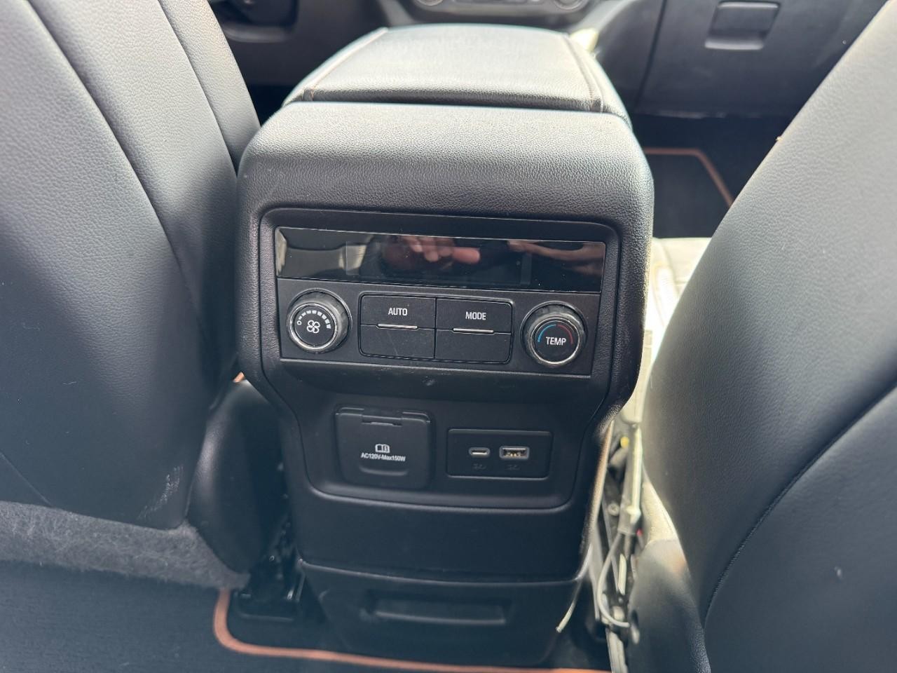 GMC Acadia Vehicle Full-screen Gallery Image 17