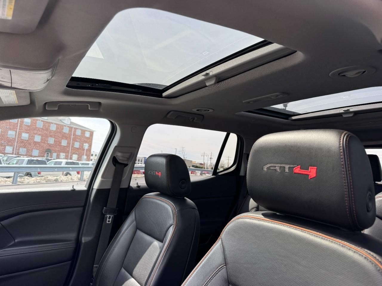 GMC Acadia Vehicle Full-screen Gallery Image 18