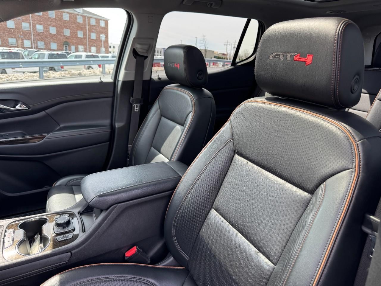 GMC Acadia Vehicle Full-screen Gallery Image 19