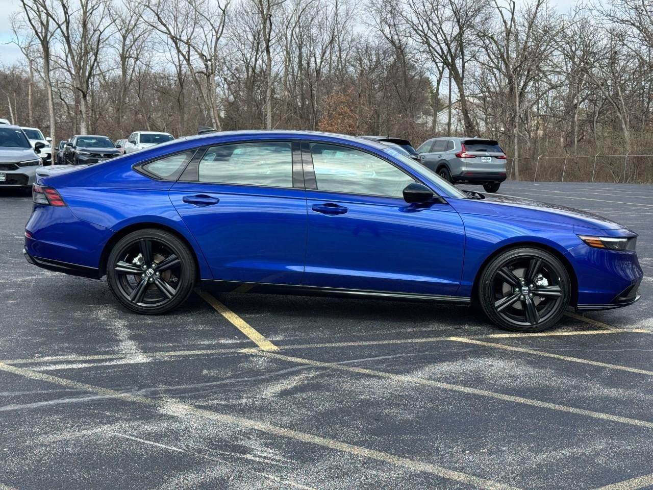 Honda Accord Hybrid Vehicle Full-screen Gallery Image 02