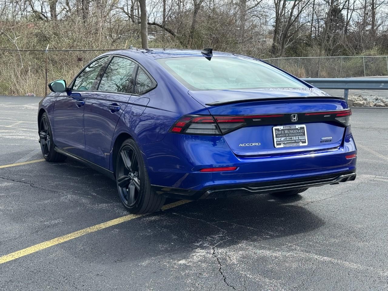 Honda Accord Hybrid Vehicle Full-screen Gallery Image 06