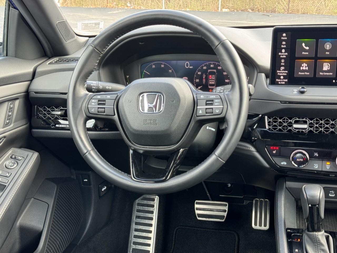 Honda Accord Hybrid Vehicle Full-screen Gallery Image 12