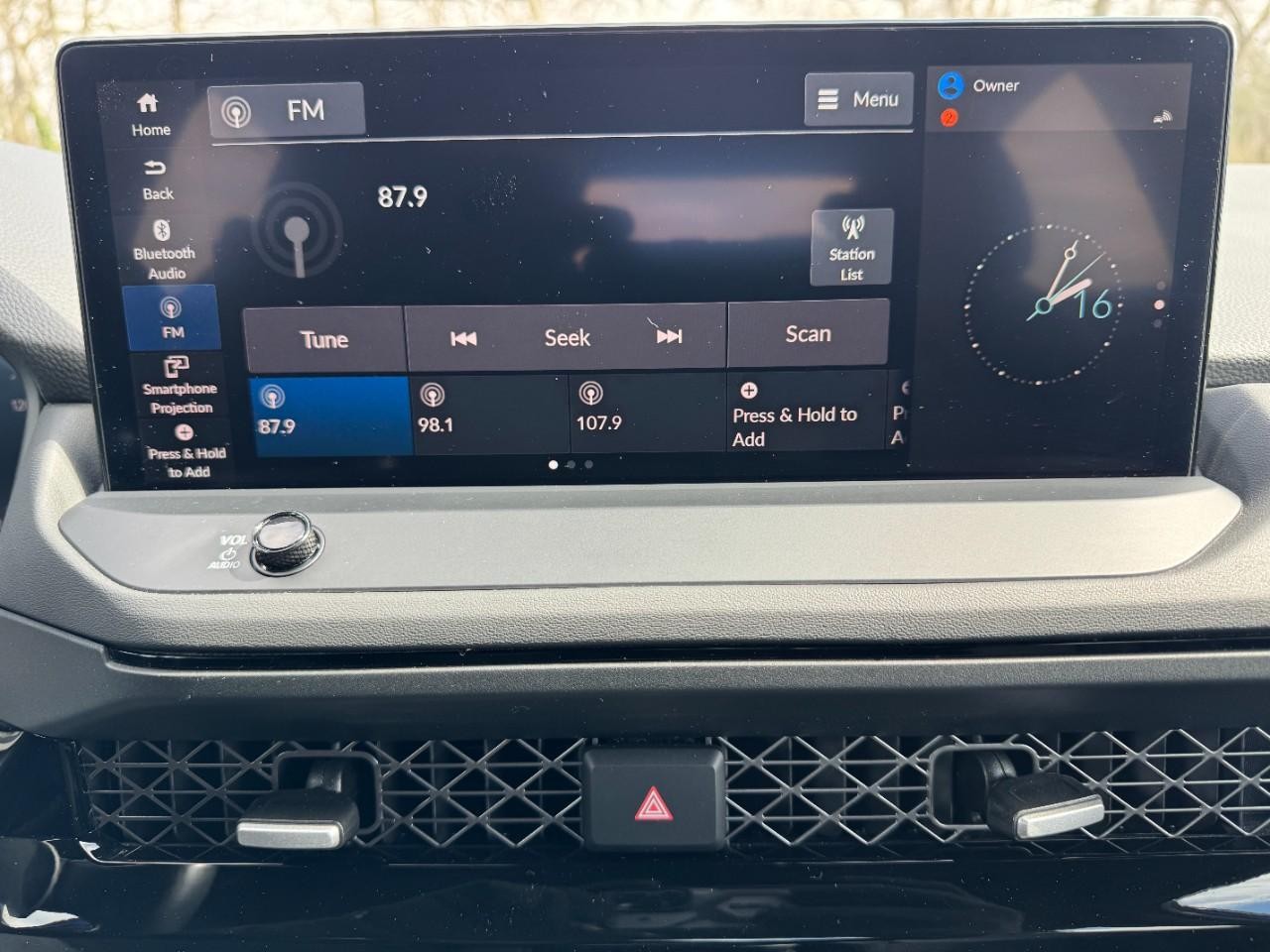 Honda Accord Hybrid Vehicle Full-screen Gallery Image 21