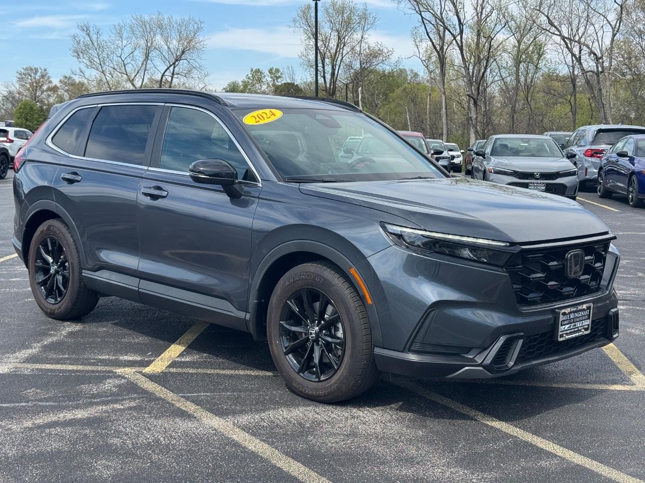 Honda CR-V Hybrid Vehicle Full-screen Gallery Image 02