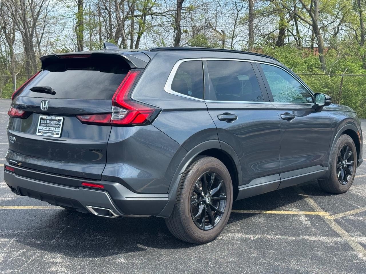 Honda CR-V Hybrid Vehicle Full-screen Gallery Image 04