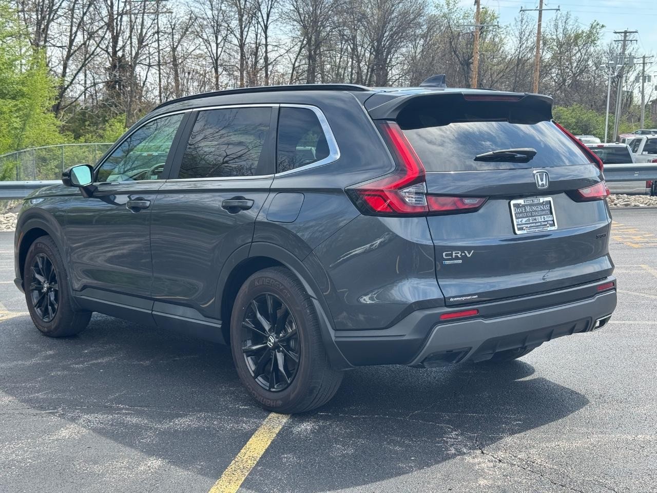 Honda CR-V Hybrid Vehicle Full-screen Gallery Image 09