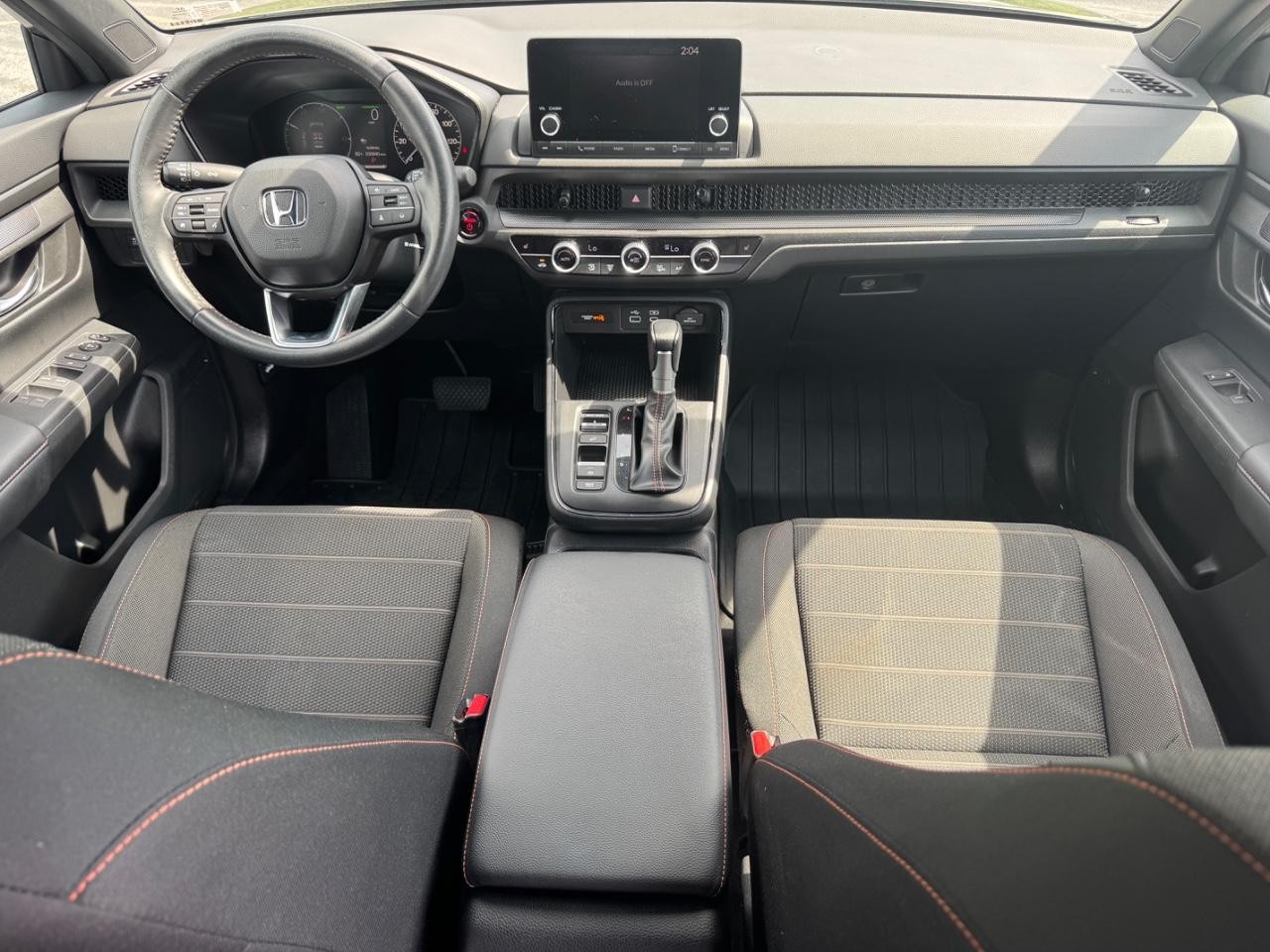 Honda CR-V Hybrid Vehicle Full-screen Gallery Image 10