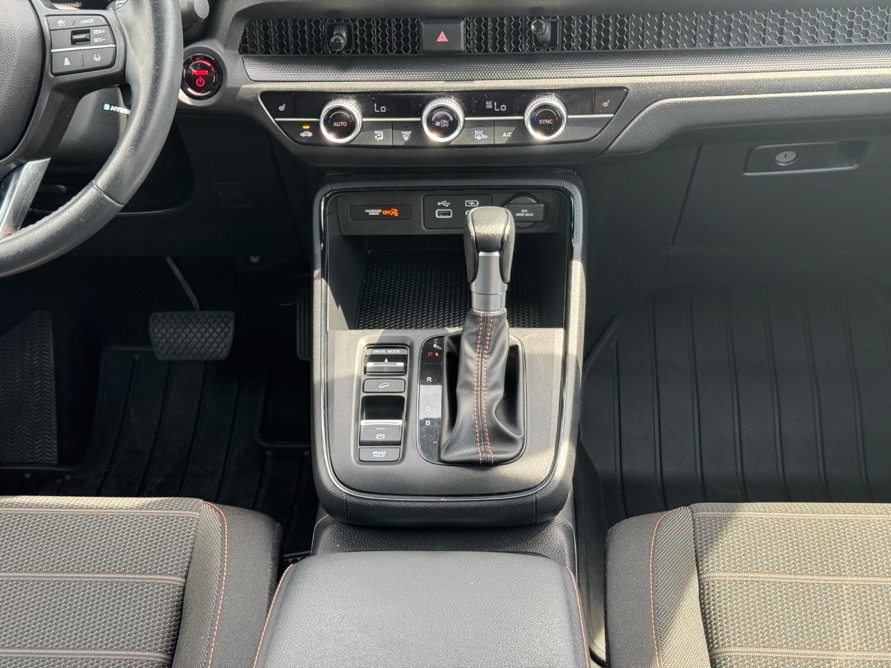 Honda CR-V Hybrid Vehicle Full-screen Gallery Image 13