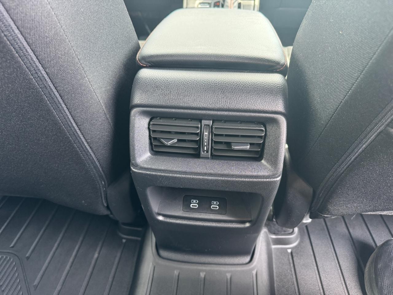 Honda CR-V Hybrid Vehicle Full-screen Gallery Image 17