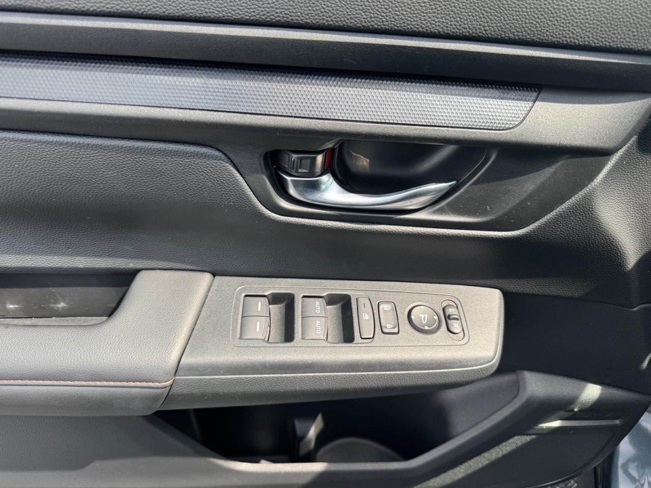 Honda CR-V Hybrid Vehicle Full-screen Gallery Image 20