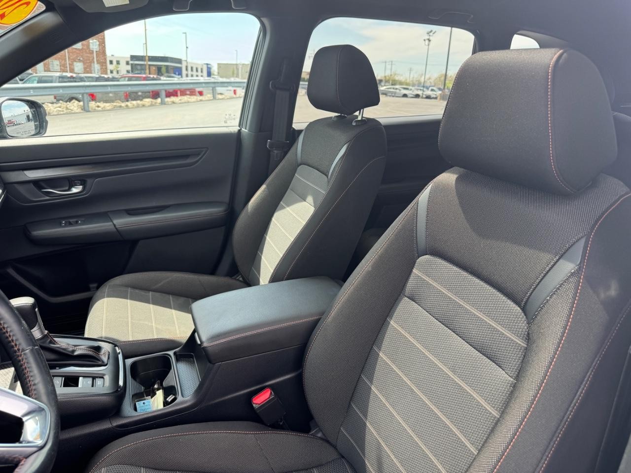 Honda CR-V Hybrid Vehicle Full-screen Gallery Image 22