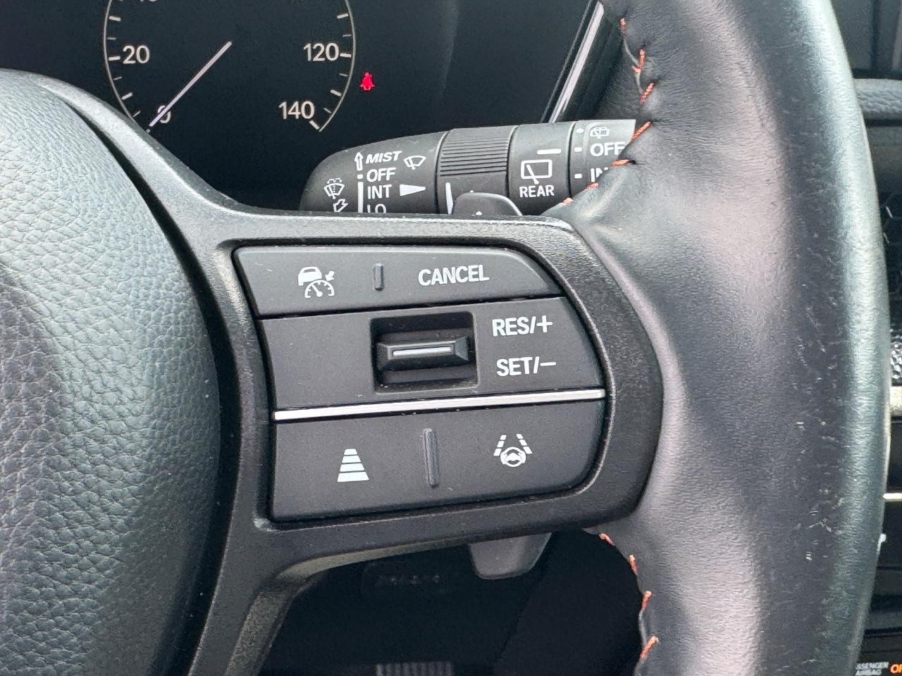 Honda CR-V Hybrid Vehicle Full-screen Gallery Image 23