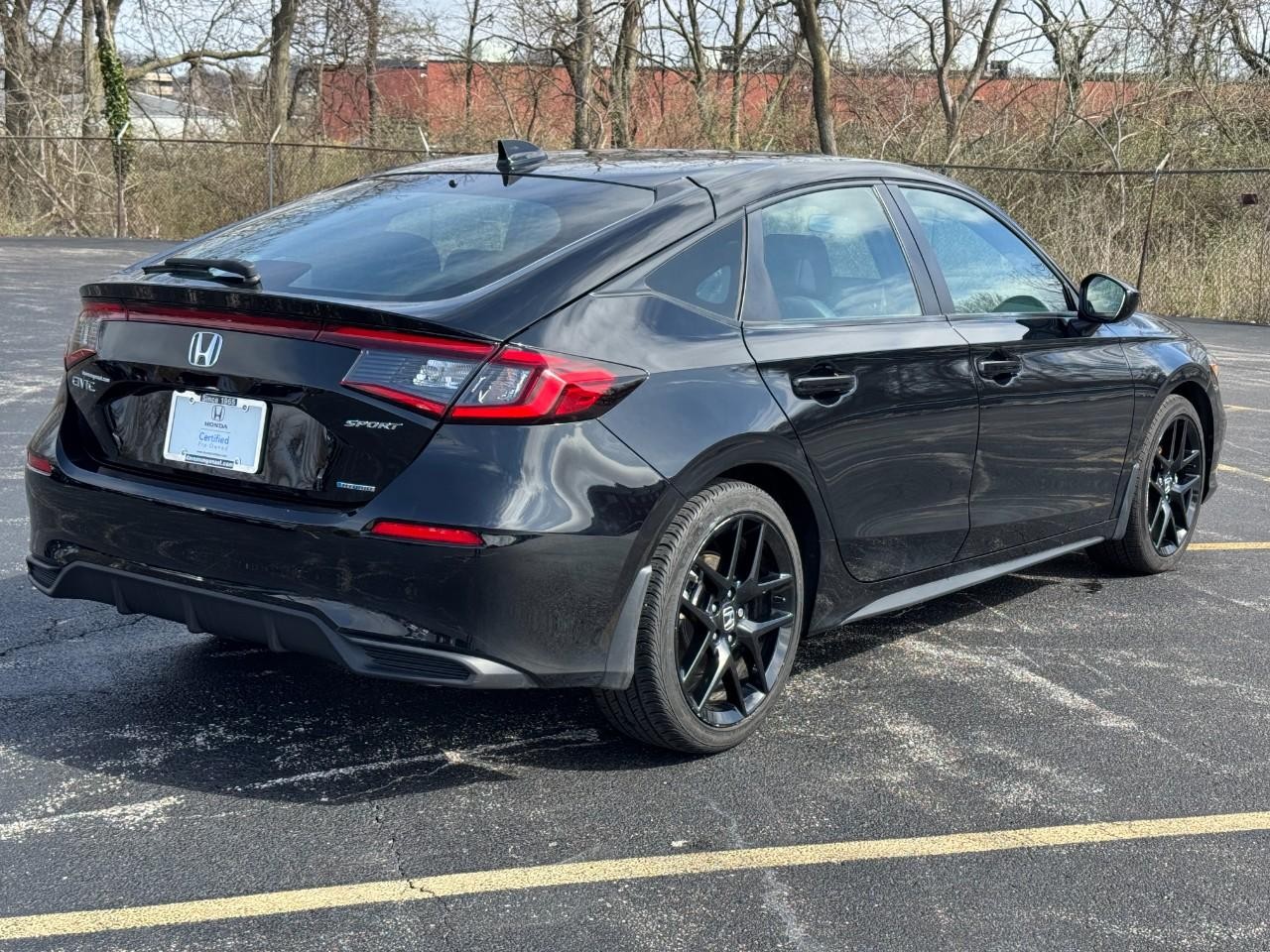 Honda Civic Hatchback Hybrid Vehicle Full-screen Gallery Image 03