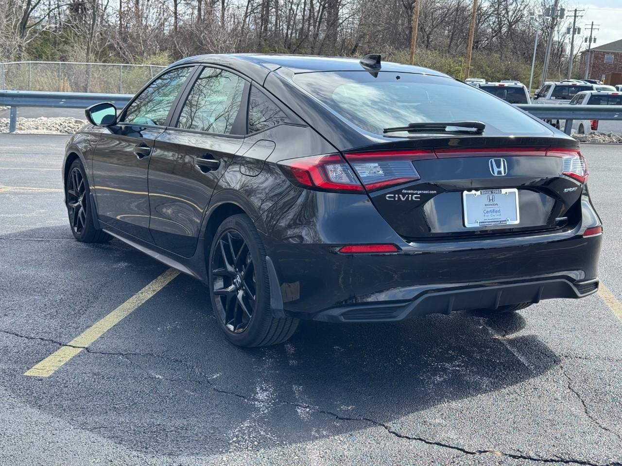 Honda Civic Hatchback Hybrid Vehicle Full-screen Gallery Image 06