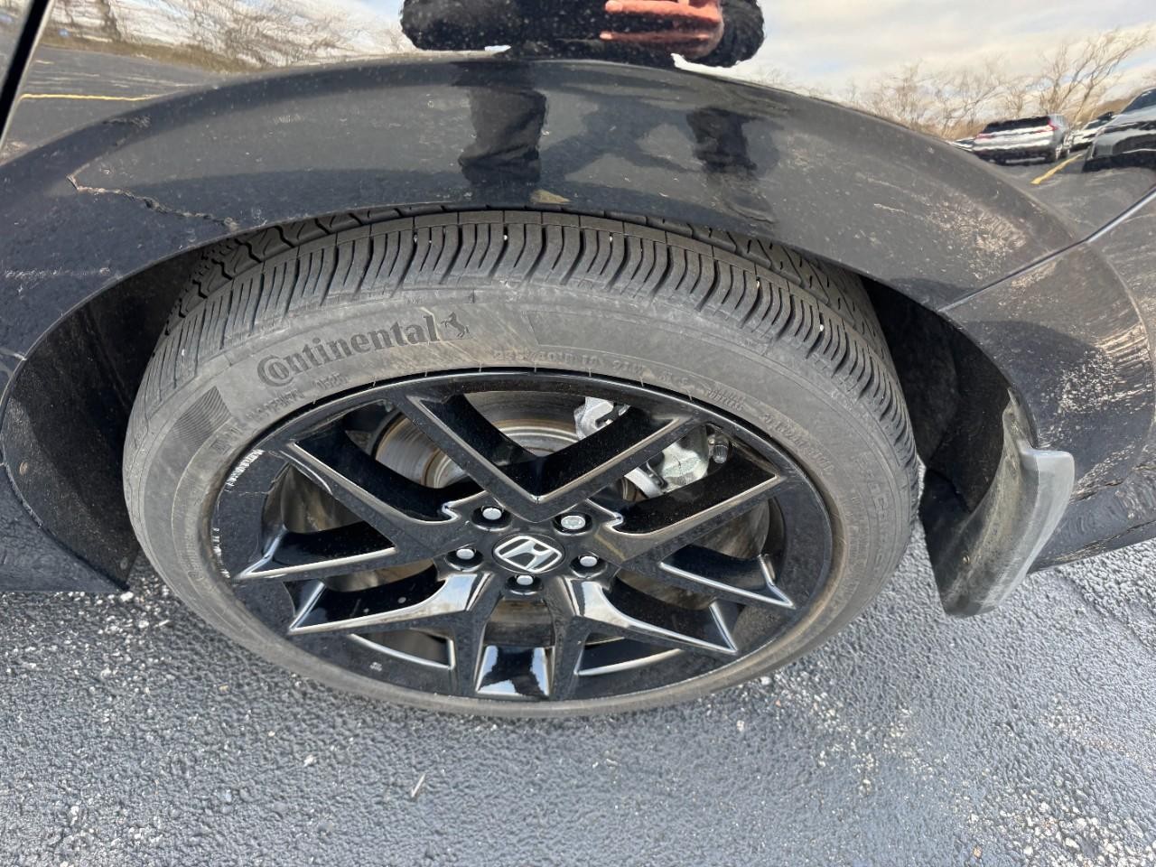 Honda Civic Hatchback Hybrid Vehicle Full-screen Gallery Image 07