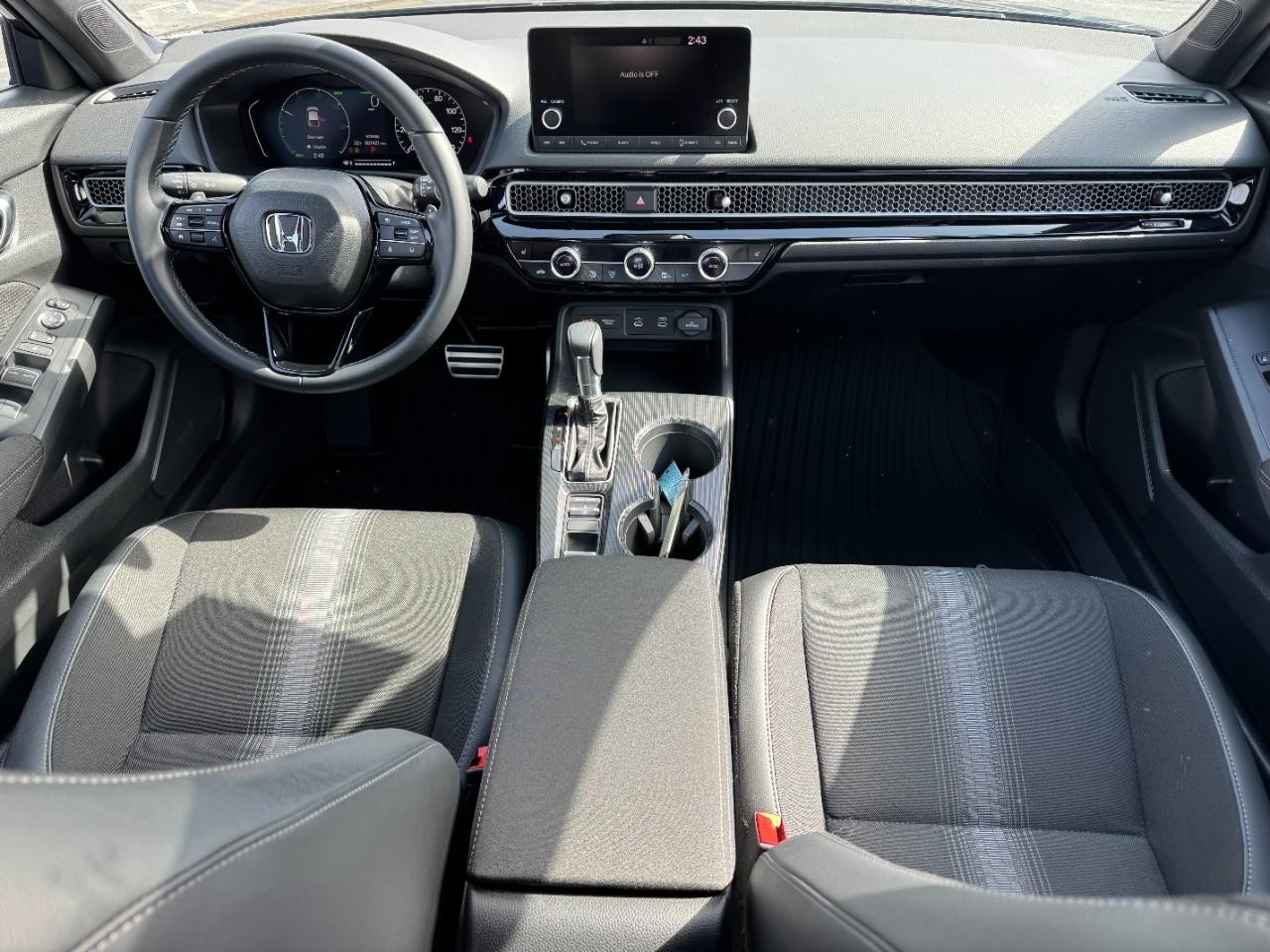 Honda Civic Hatchback Hybrid Vehicle Full-screen Gallery Image 11