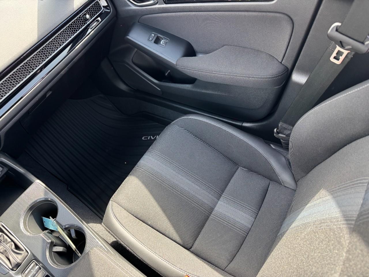 Honda Civic Hatchback Hybrid Vehicle Full-screen Gallery Image 15