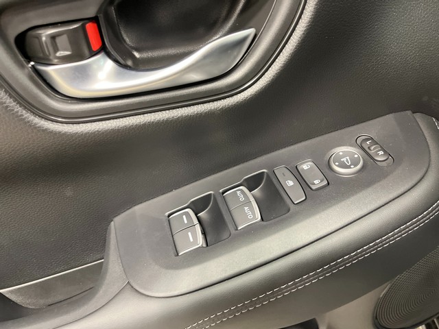 Honda HR-V Vehicle Full-screen Gallery Image 14