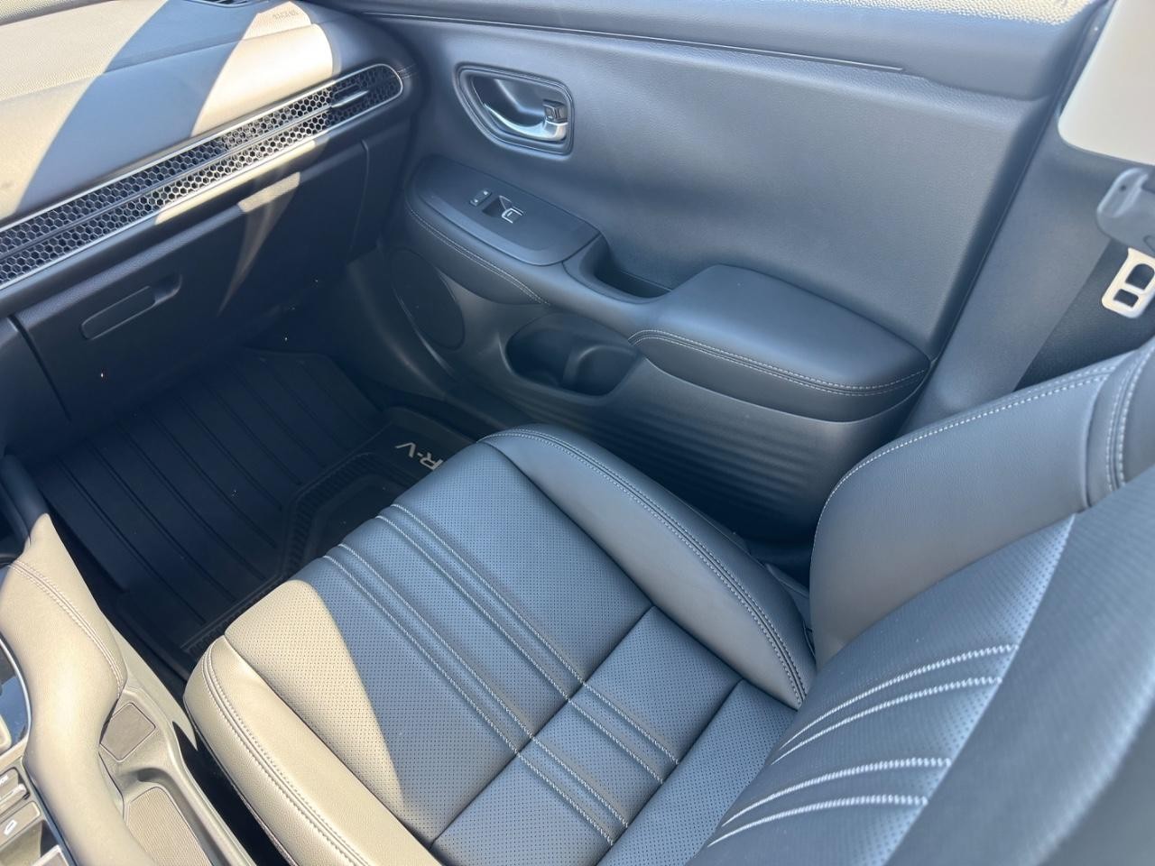 Honda HR-V Vehicle Full-screen Gallery Image 14