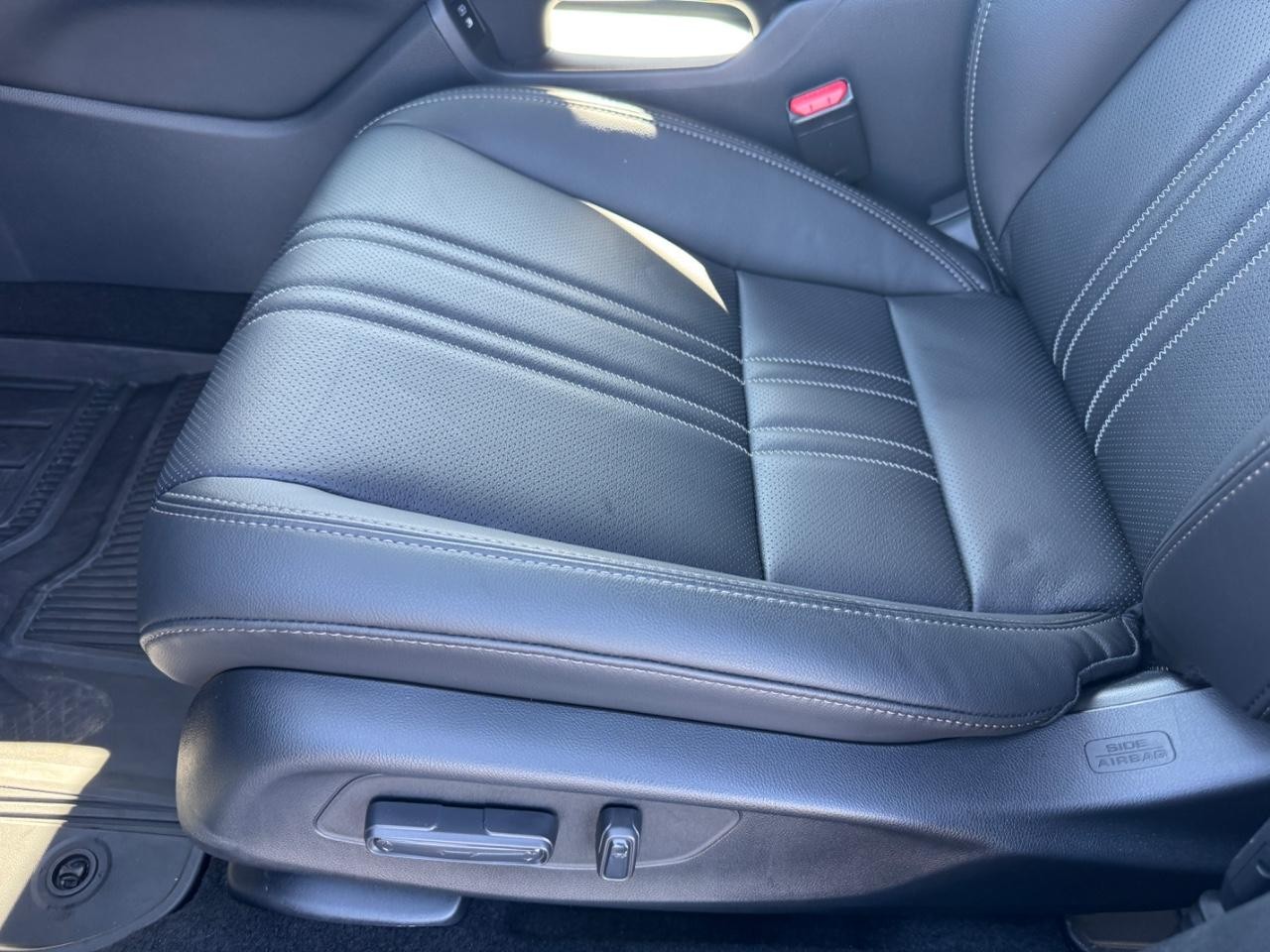 Honda HR-V Vehicle Full-screen Gallery Image 16