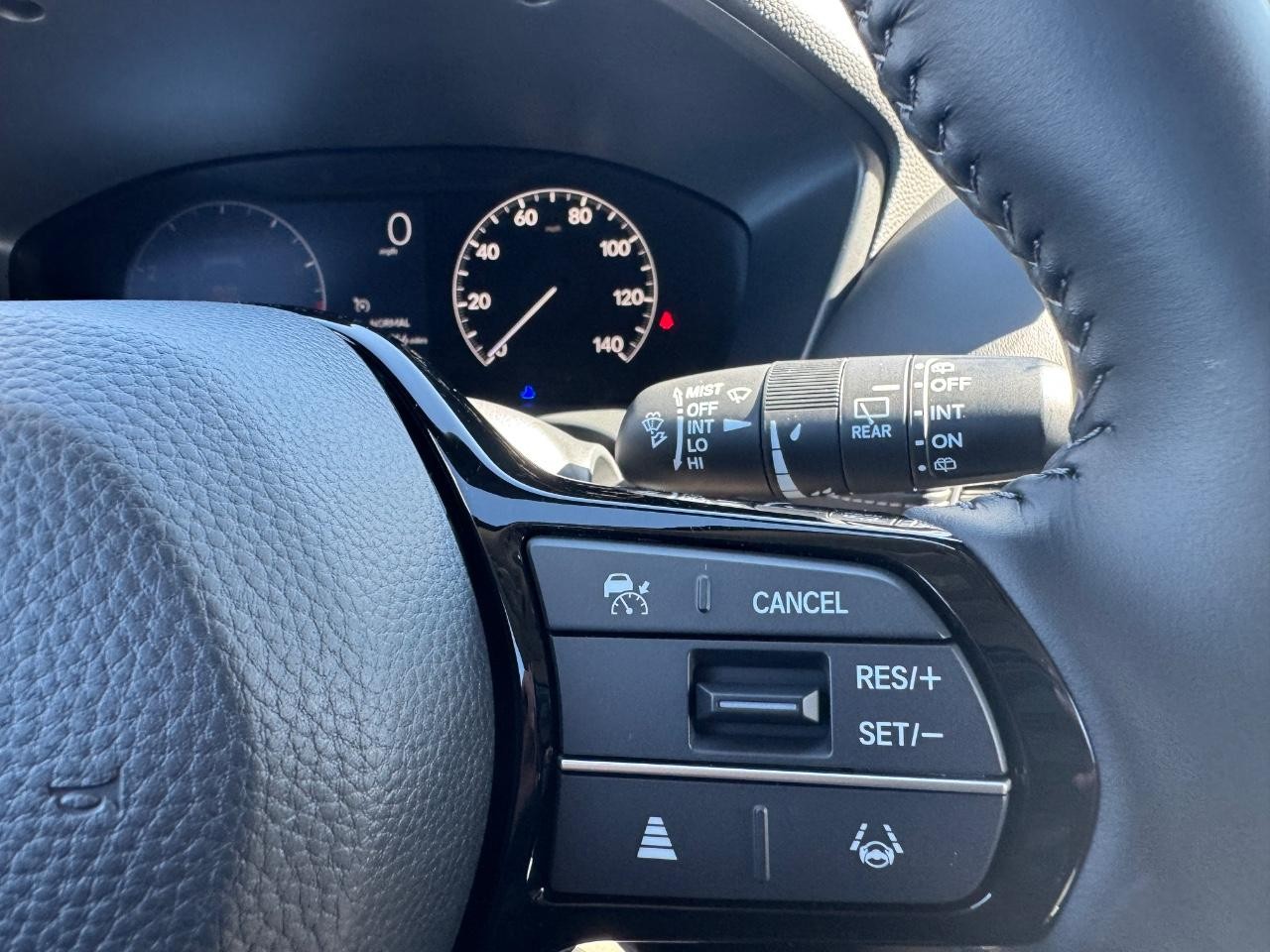 Honda HR-V Vehicle Full-screen Gallery Image 19