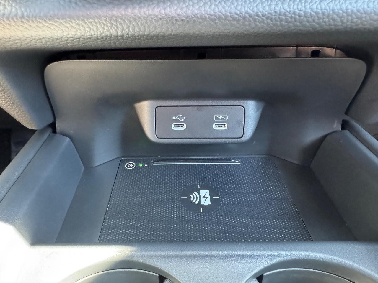 Honda HR-V Vehicle Full-screen Gallery Image 24