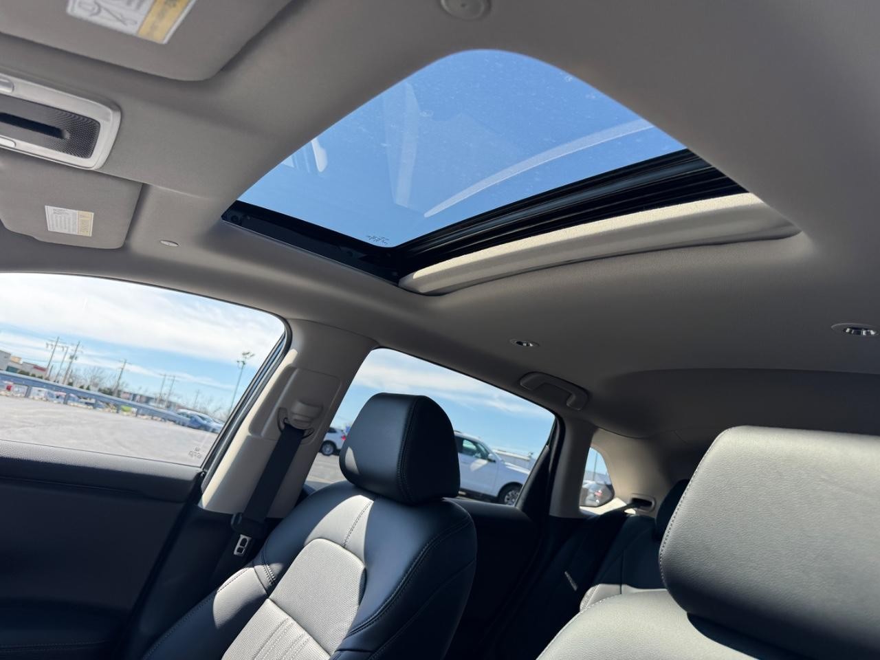 Honda HR-V Vehicle Full-screen Gallery Image 25