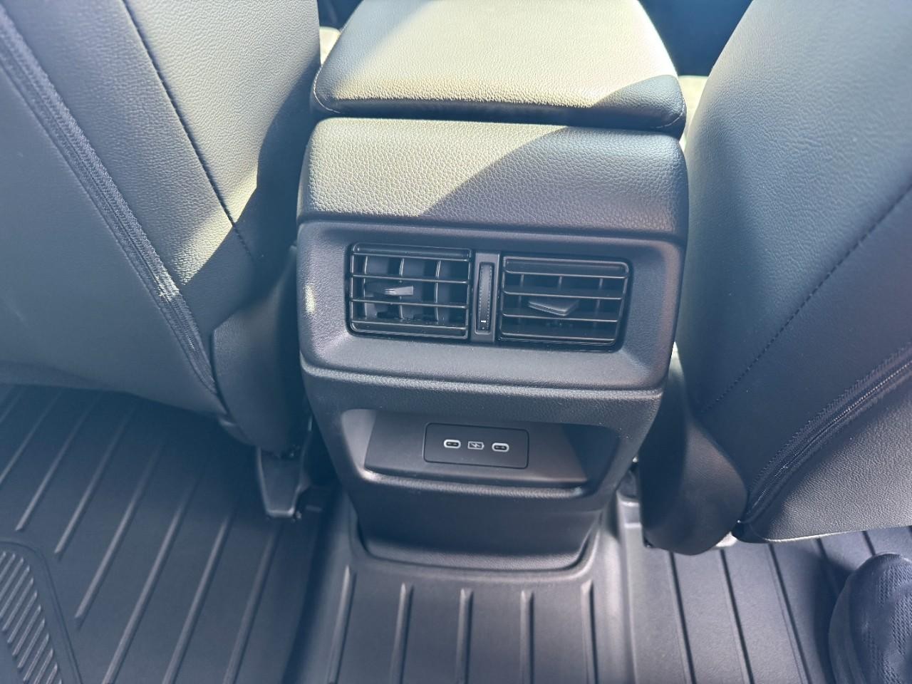 Honda CR-V Vehicle Full-screen Gallery Image 16