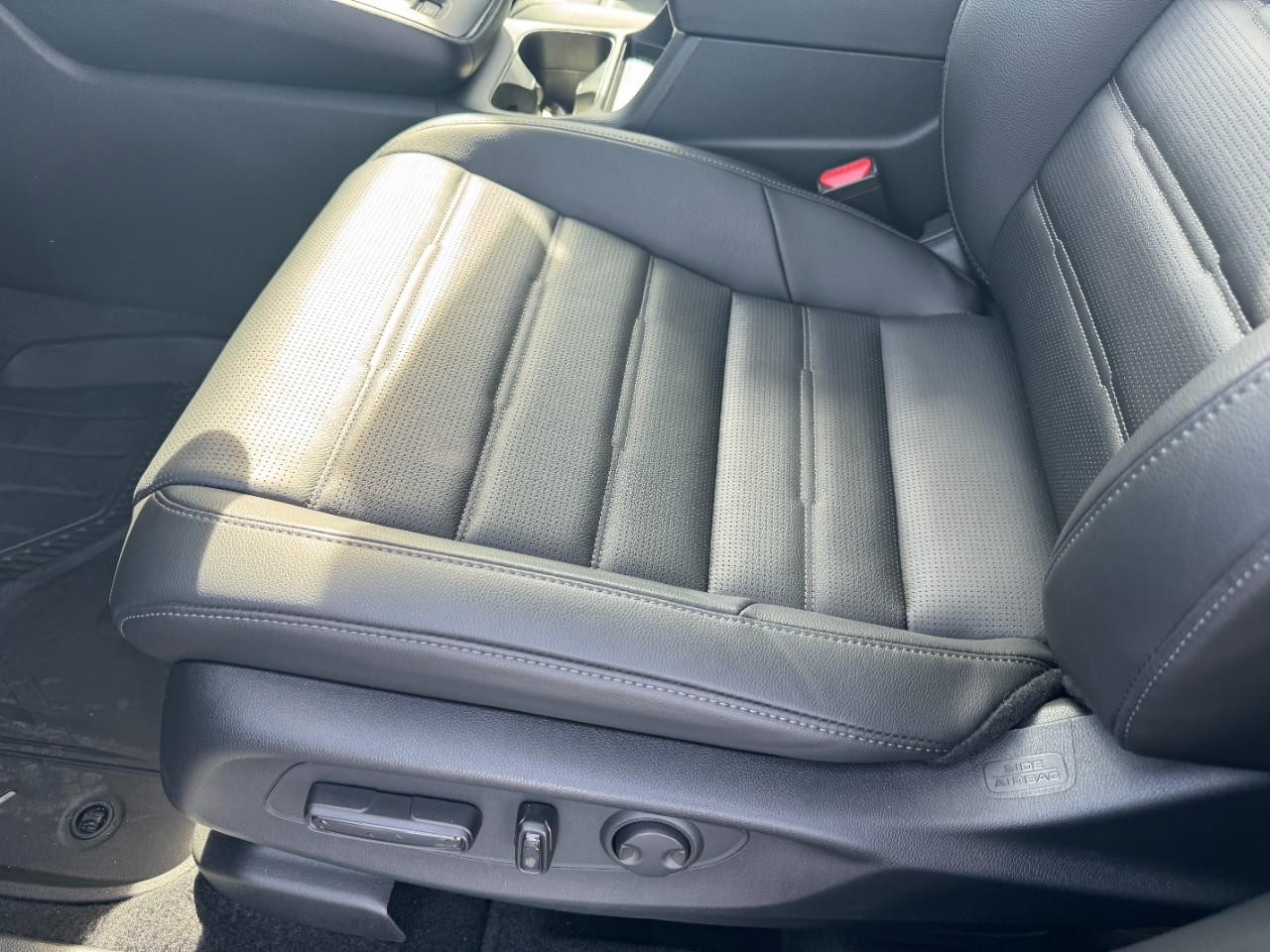 Honda CR-V Vehicle Full-screen Gallery Image 17