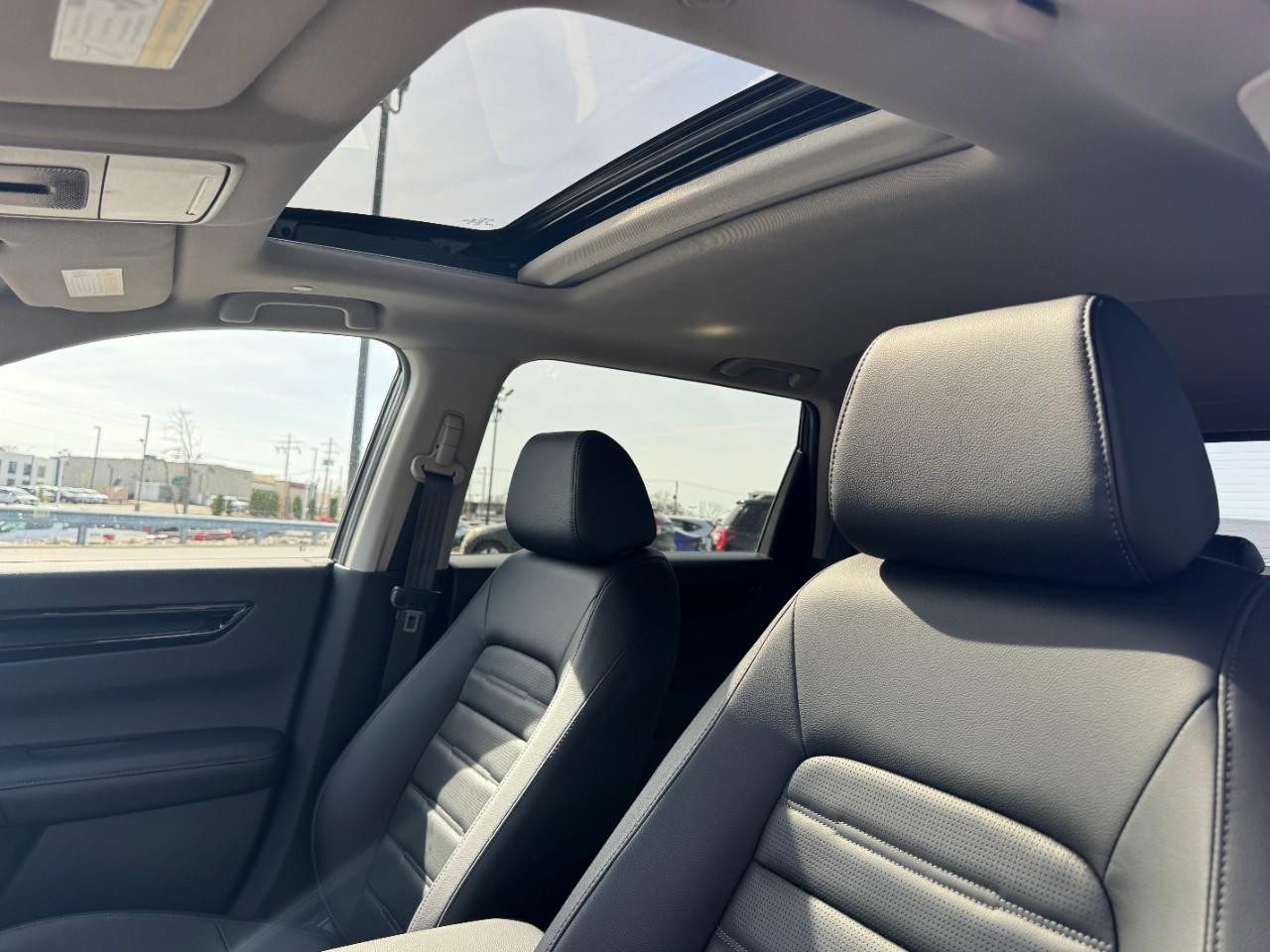 Honda CR-V Vehicle Full-screen Gallery Image 19