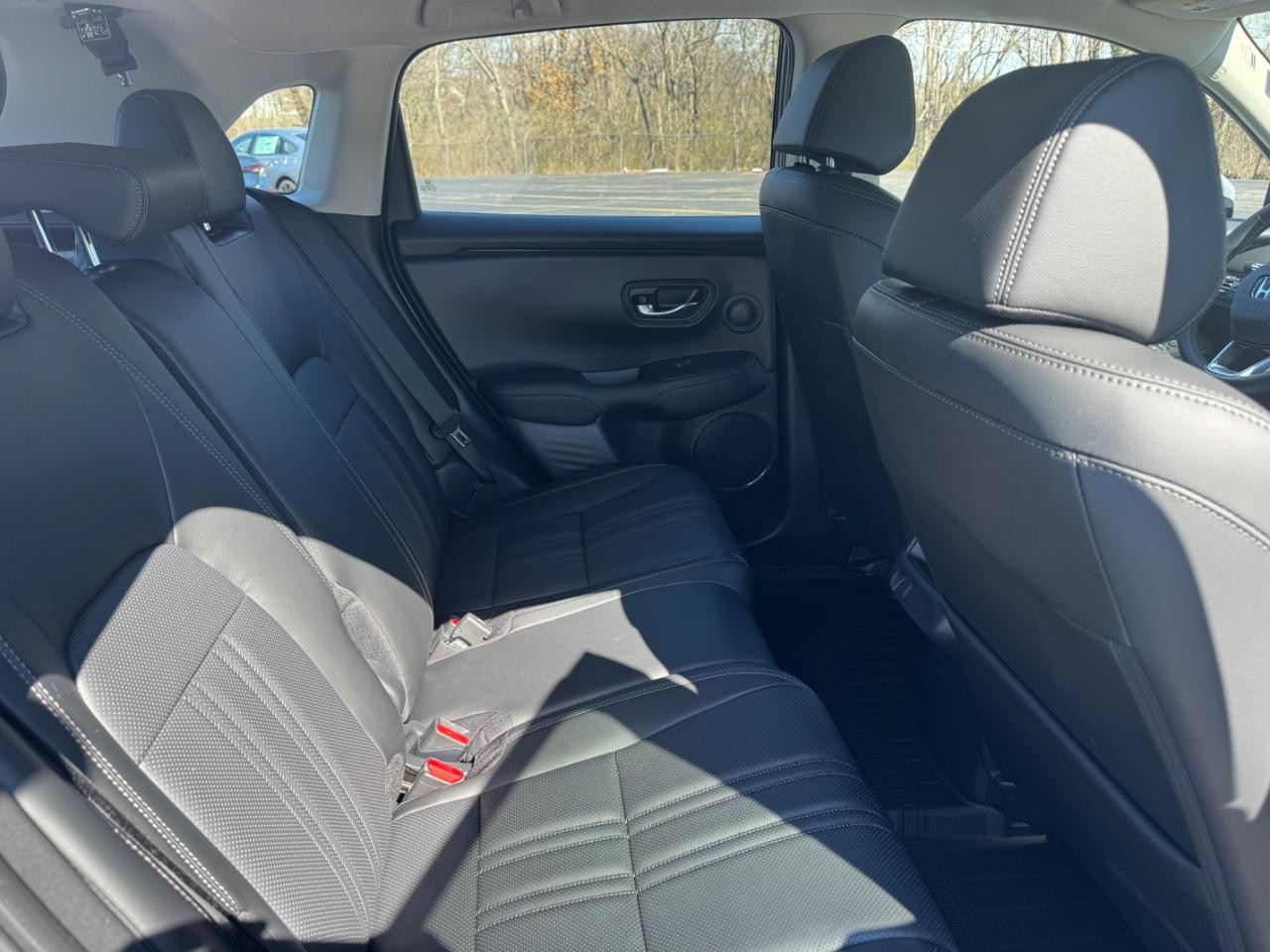 Honda HR-V Vehicle Full-screen Gallery Image 09