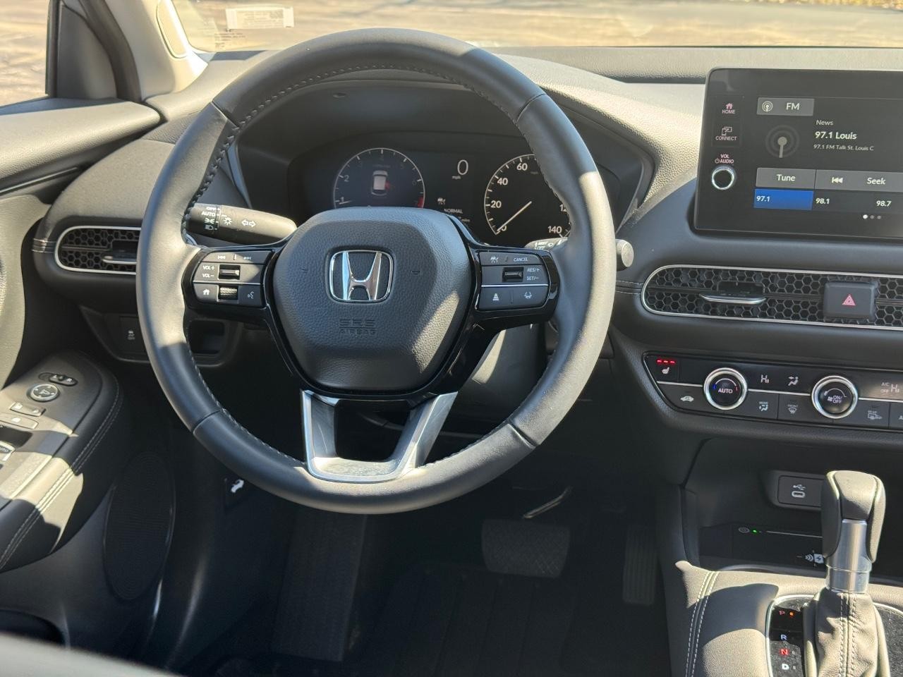 Honda HR-V Vehicle Full-screen Gallery Image 14
