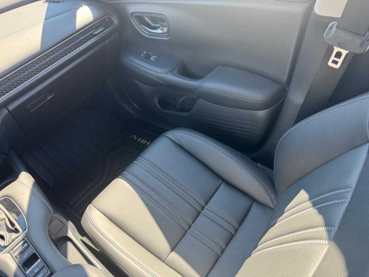 Honda HR-V Vehicle Full-screen Gallery Image 15