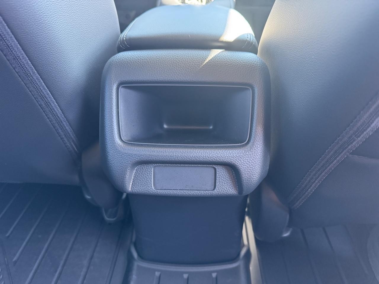 Honda HR-V Vehicle Full-screen Gallery Image 20