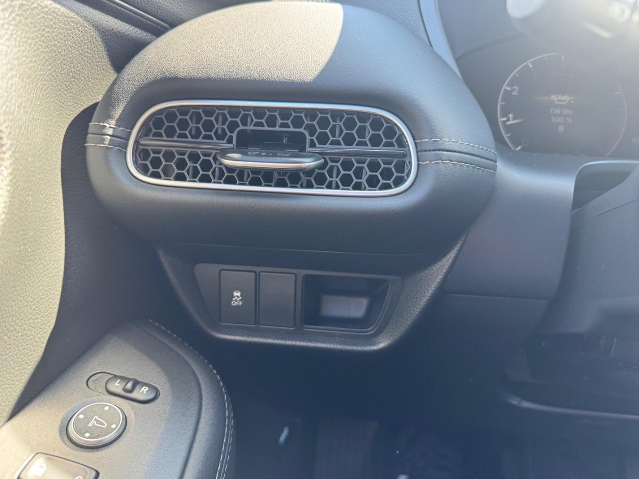 Honda HR-V Vehicle Full-screen Gallery Image 23