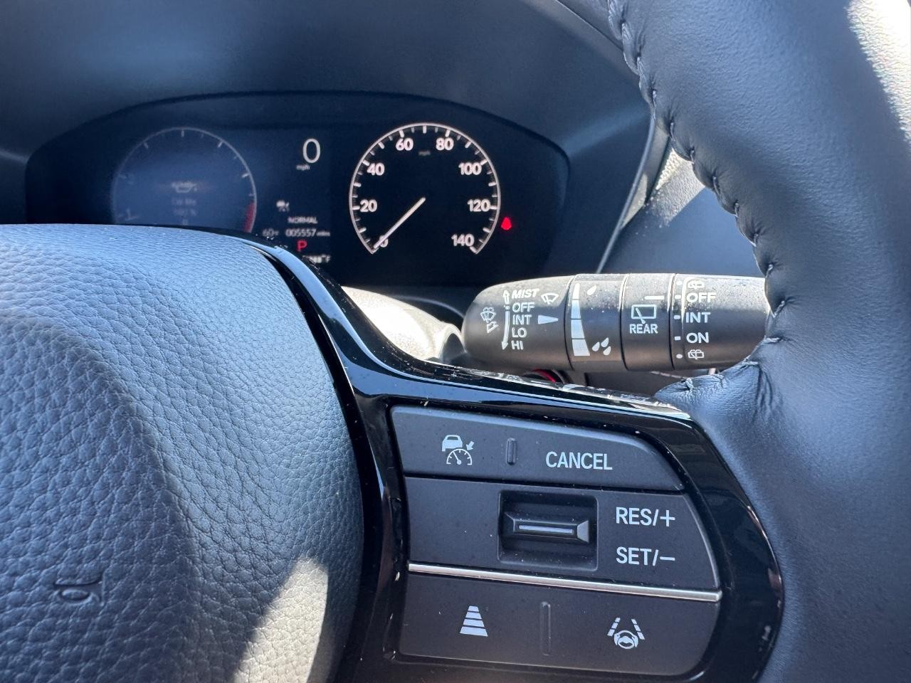 Honda HR-V Vehicle Full-screen Gallery Image 25