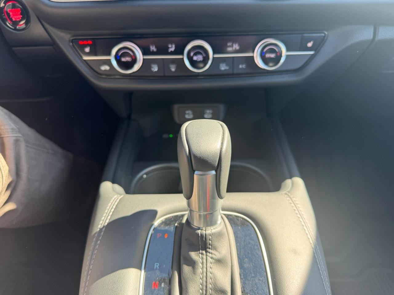 Honda HR-V Vehicle Full-screen Gallery Image 30