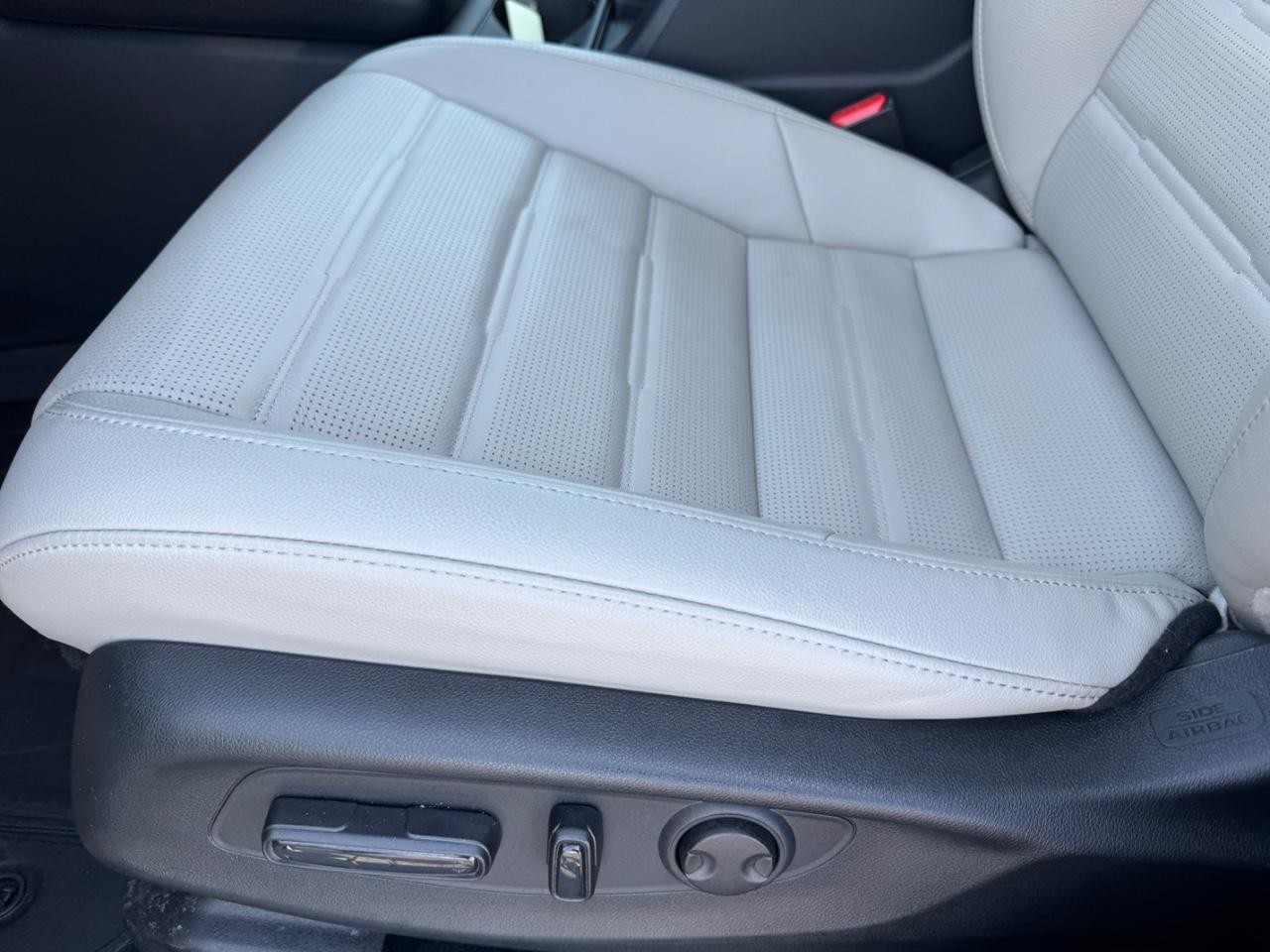 Honda CR-V Vehicle Full-screen Gallery Image 16