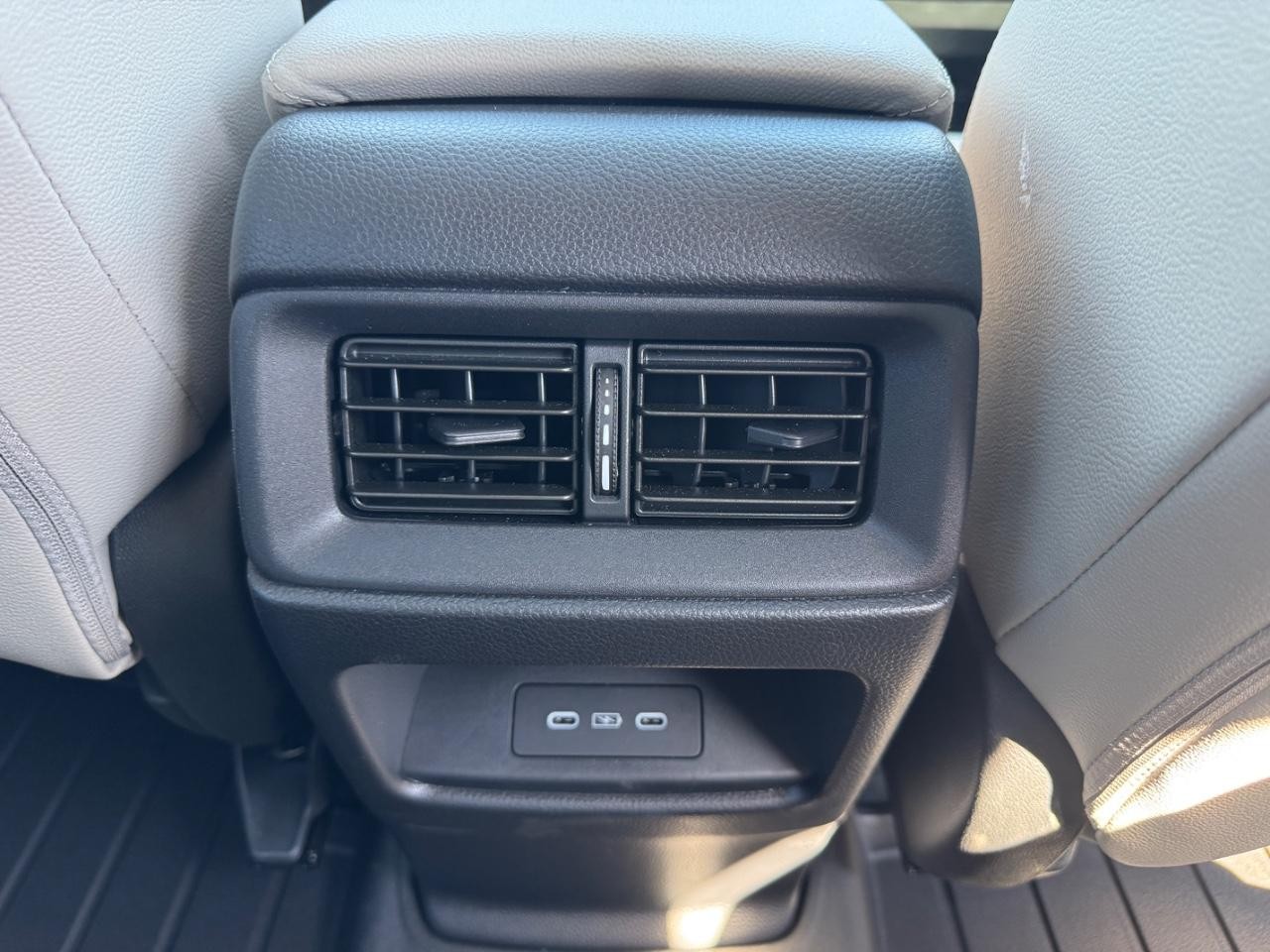 Honda CR-V Vehicle Full-screen Gallery Image 17