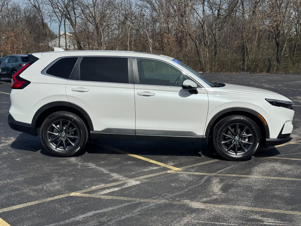 Honda CR-V Vehicle Full-screen Gallery Image 02