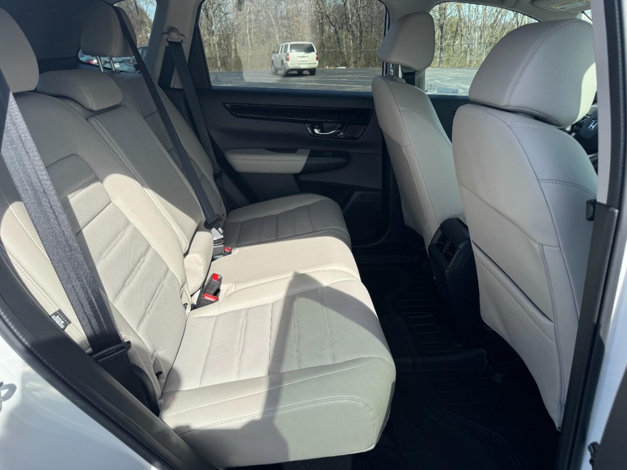 Honda CR-V Vehicle Full-screen Gallery Image 10