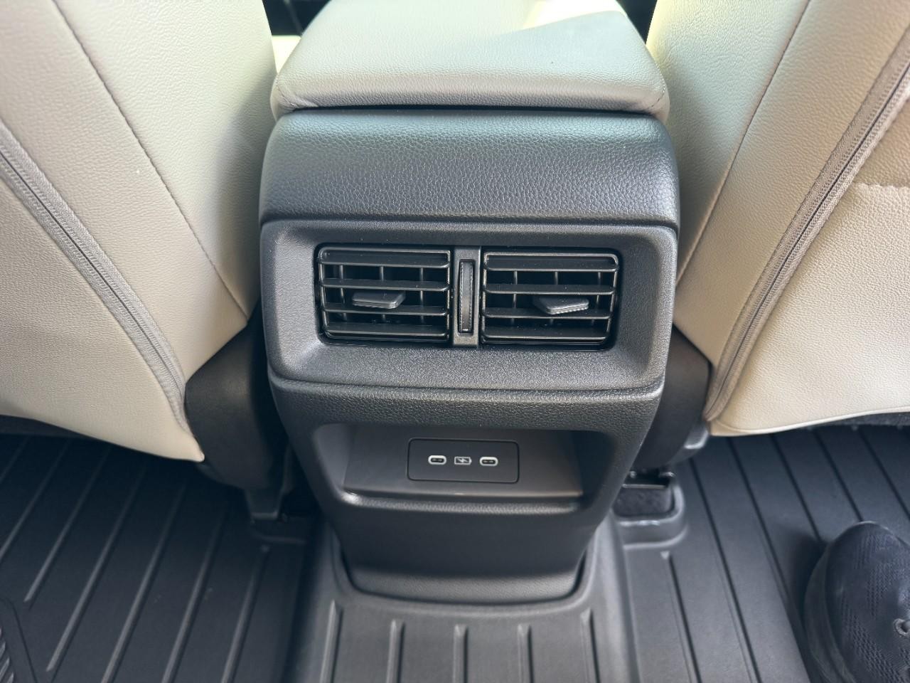 Honda CR-V Vehicle Full-screen Gallery Image 16