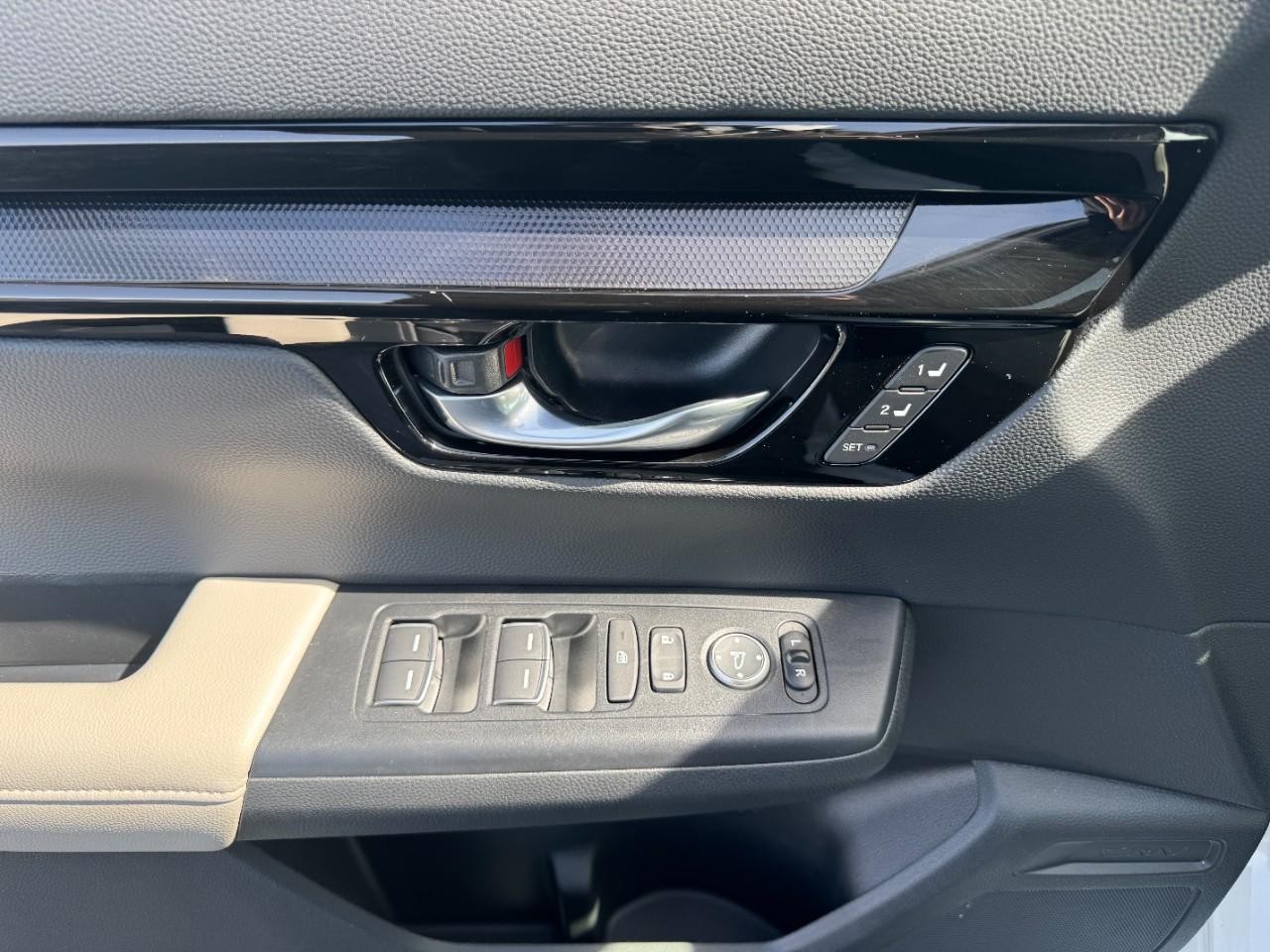 Honda CR-V Vehicle Full-screen Gallery Image 18