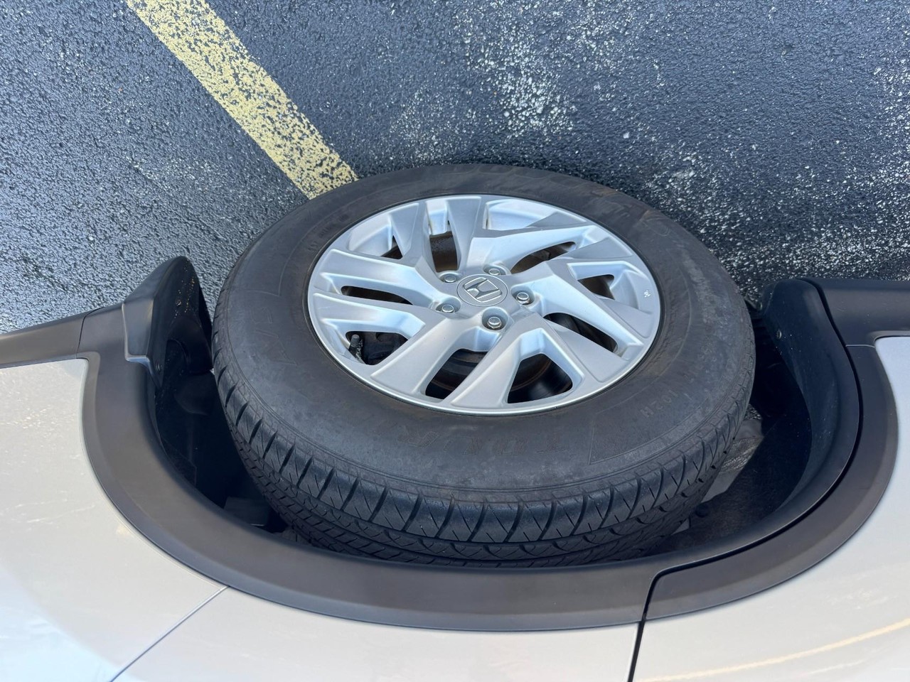 Honda CR-V Vehicle Full-screen Gallery Image 07