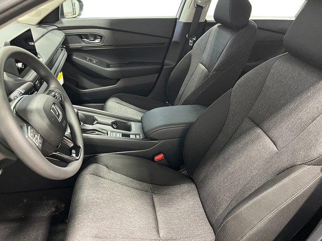 Honda Accord Sedan Vehicle Full-screen Gallery Image 10